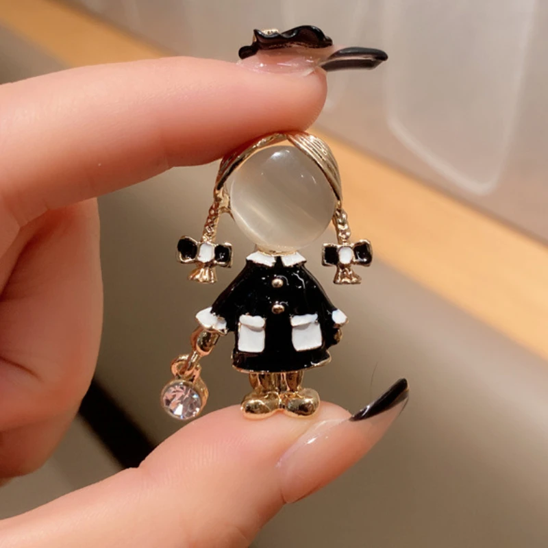 Cute Little Girl Nurse Brooch  - Women Jewelry Accessories For Black Dress recensione e prezzo