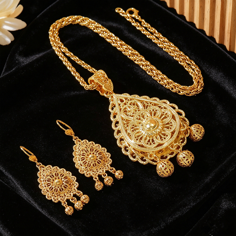 Plated Hollow Carved Set, Doub - Layered Necklace Set recensione e prezzo