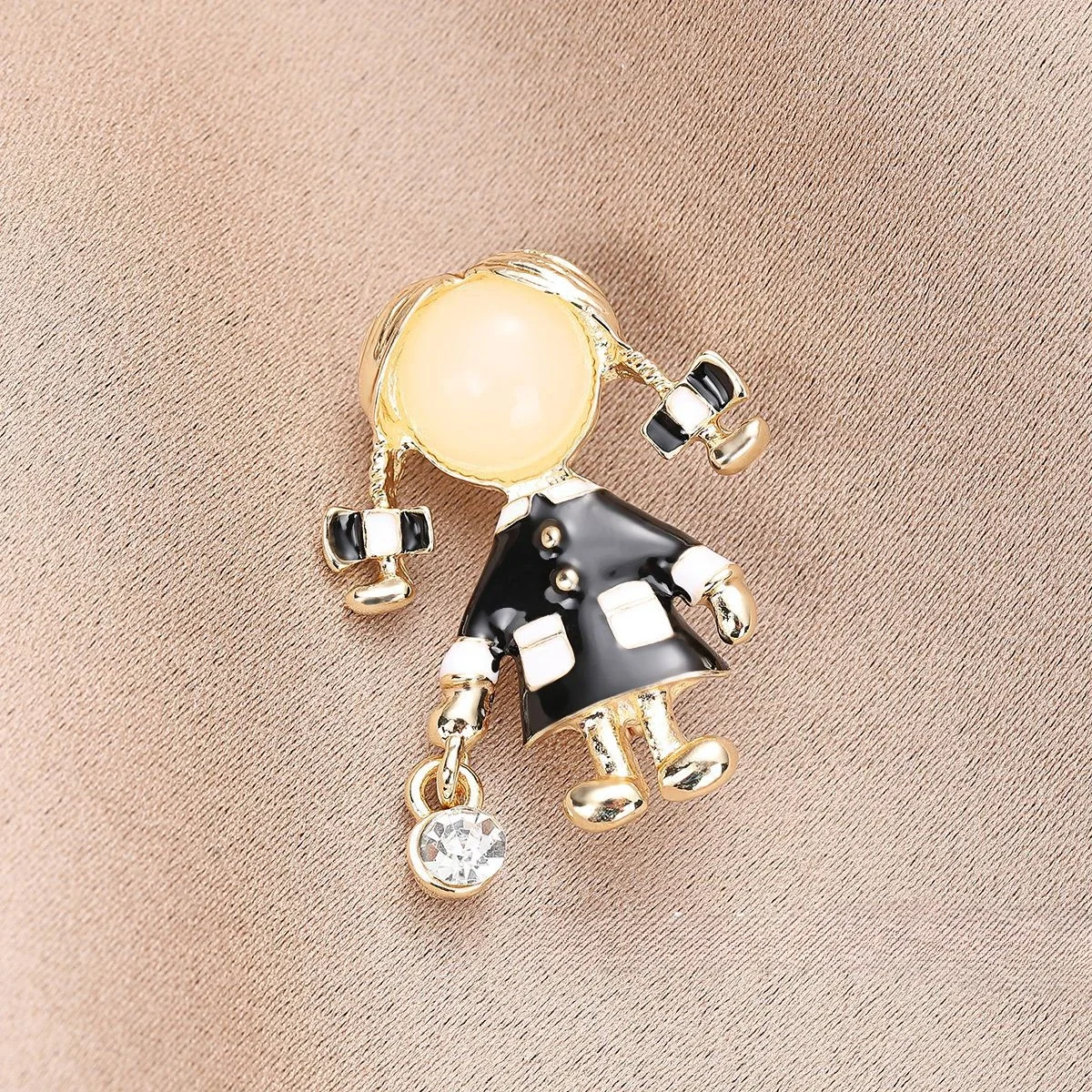 Small Cute Little Girl in Blac - Women Jewelry Accessories For Black Dress recensione e prezzo