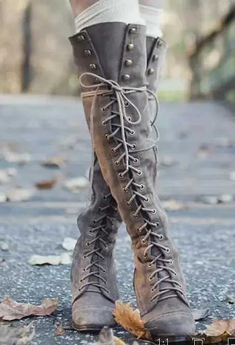 Medieval Costume Knight Boots  - Women'S Vintage Accessories recensione e prezzo