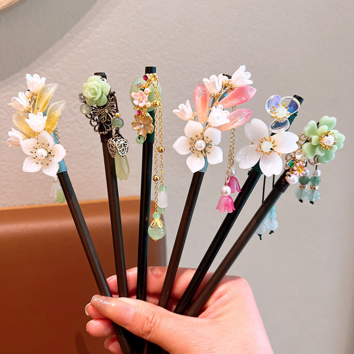 Exquisite Flower Tassel Wooden - Women Accessories For Hand recensione e prezzo