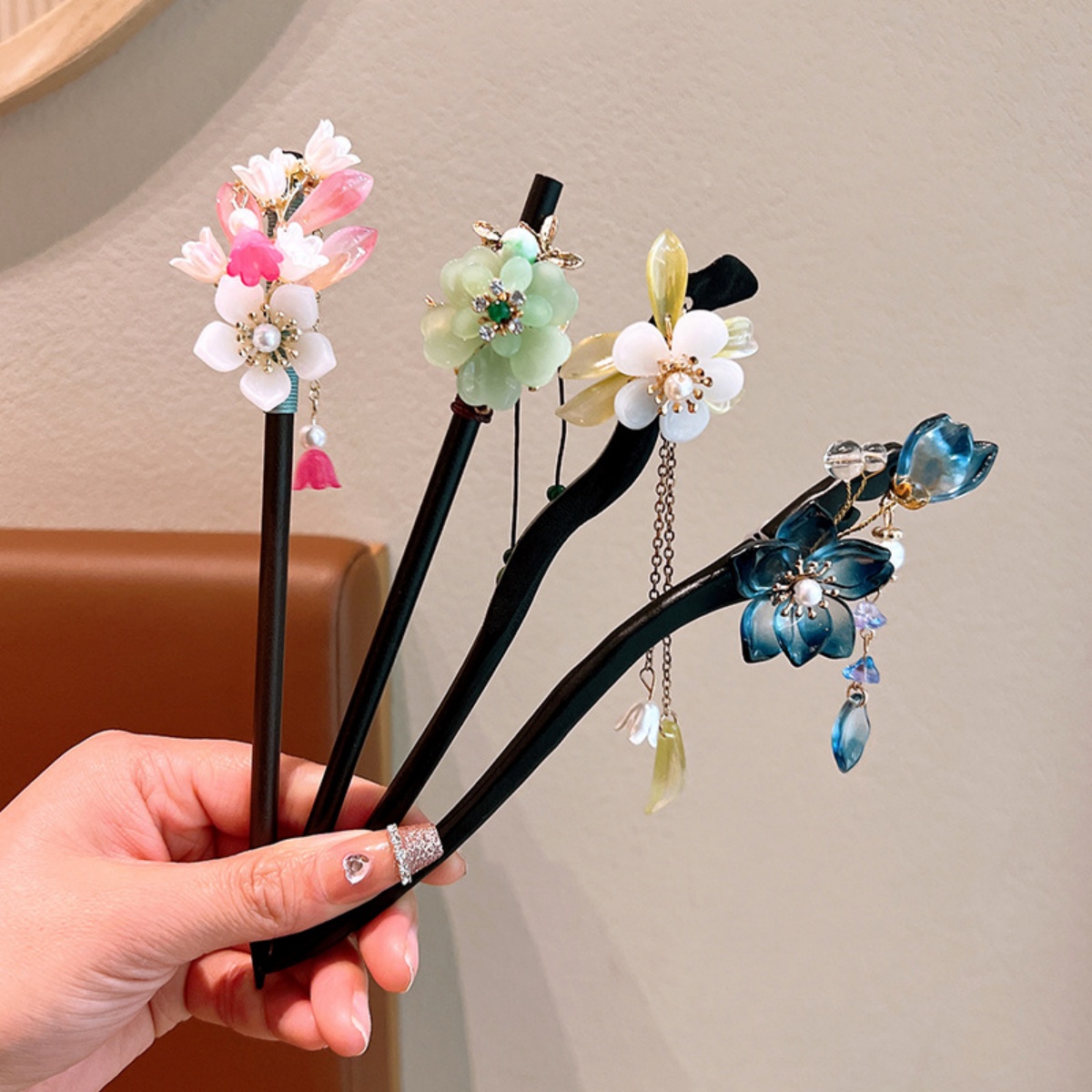 Exquisite Flower Tassel Wooden - Women Accessories For Hand recensione e prezzo