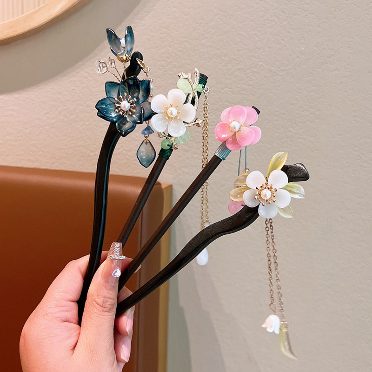 Exquisite Flower Tassel Wooden - Women Accessories For Hand recensione e prezzo