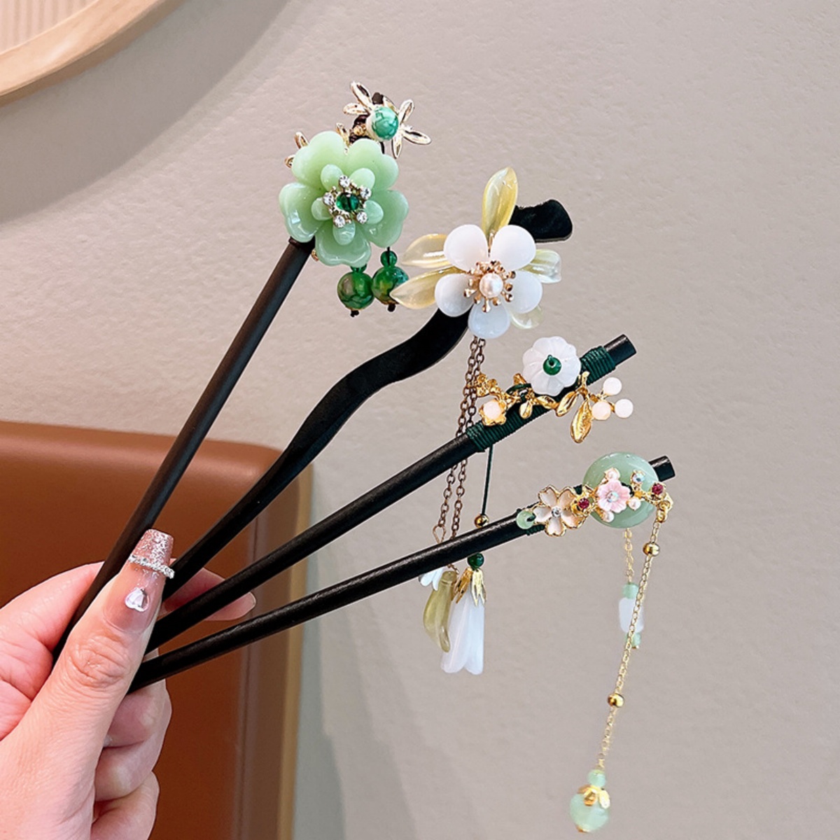 Exquisite Flower Tassel Wooden - Women Accessories For Hand recensione e prezzo